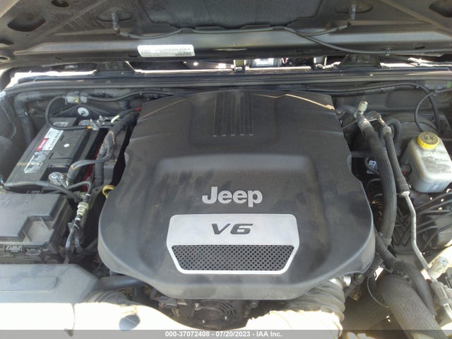 1C4BJWDG3HL729104 Jeep Wrangler Unlimited Sport
