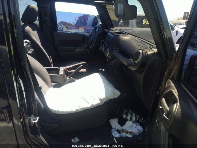 1C4BJWDG3HL729104 Jeep Wrangler Unlimited Sport