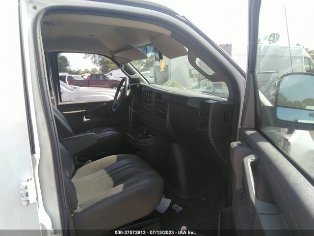 Chevrolet EXPRESS CARGO VAN 2019 1GCWGAFP9K1166286 Image 5