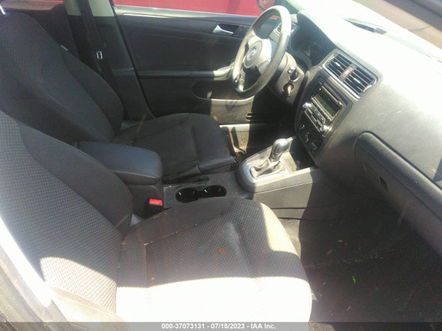 3VW2K7AJXEM399083 Volkswagen Jetta Sedan S
