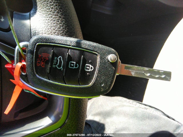 2018 HYUNDAI SANTA FE SE VIN: KM8SMDHF2JU272746