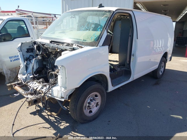 Chevrolet EXPRESS CARGO VAN 2018 1GCWGAFP7J1337888 Image 2