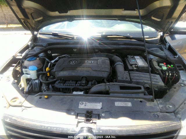3VWD17AJ5EM239785 Volkswagen Jetta Sedan Se