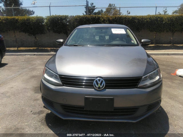 3VWD17AJ5EM239785 Volkswagen Jetta Sedan Se