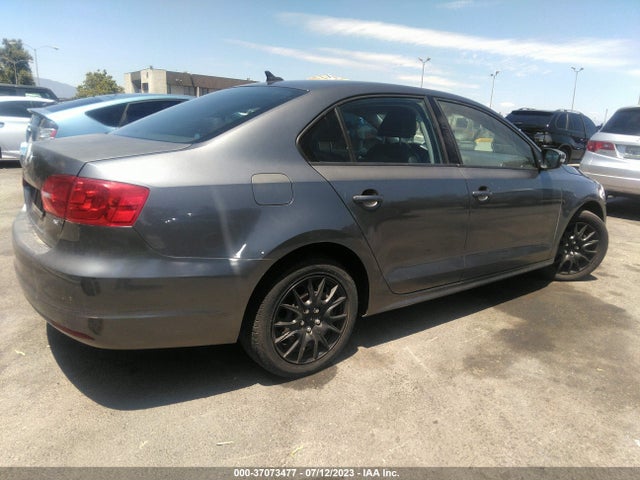 3VWD17AJ5EM239785 Volkswagen Jetta Sedan Se