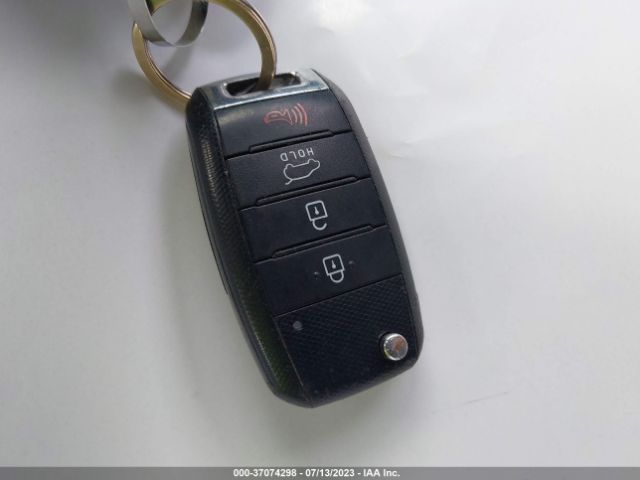 5XYPGDA38JG379528 KIA SORENTO LX