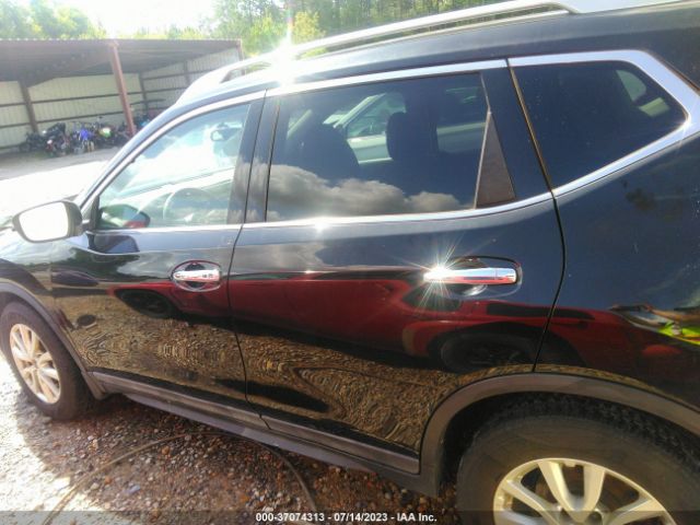 5N1AT2MTXJC819685 Nissan ROGUE SV