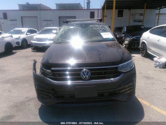 3VVCB7AX1NM055638 Volkswagen Tiguan Se R-line Black