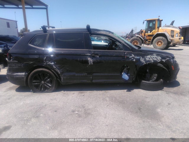 3VVCB7AX1NM055638 Volkswagen Tiguan Se R-line Black