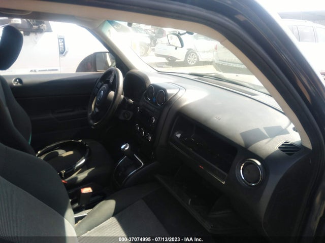 1C4NJPBA8ED523669 Jeep Patriot Sport/altitude