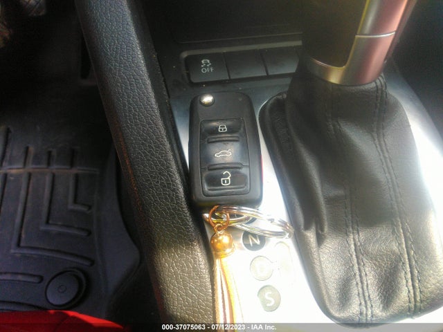 2014 Volkswagen Eos, VIN: WVWFW8AHXEV004580
