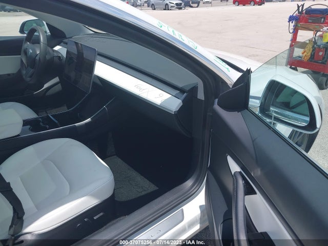 2020 Tesla 3, VIN: 5YJ3E1EB4LF639535
