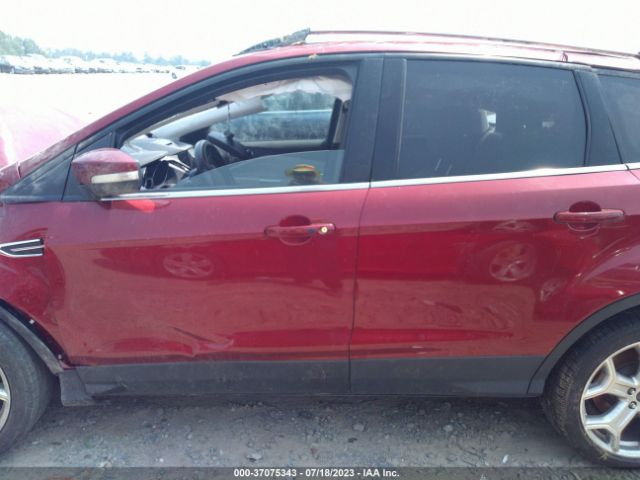 1FMCU0JD5HUD86448 Ford Escape Titanium