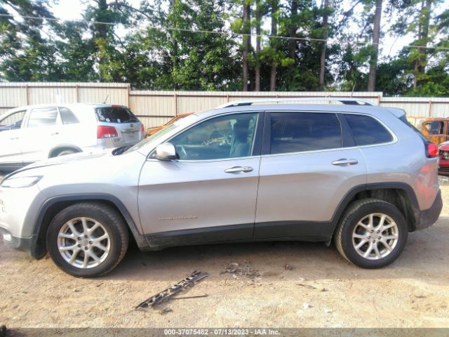1C4PJLCB5HW593051 Jeep Cherokee Latitude