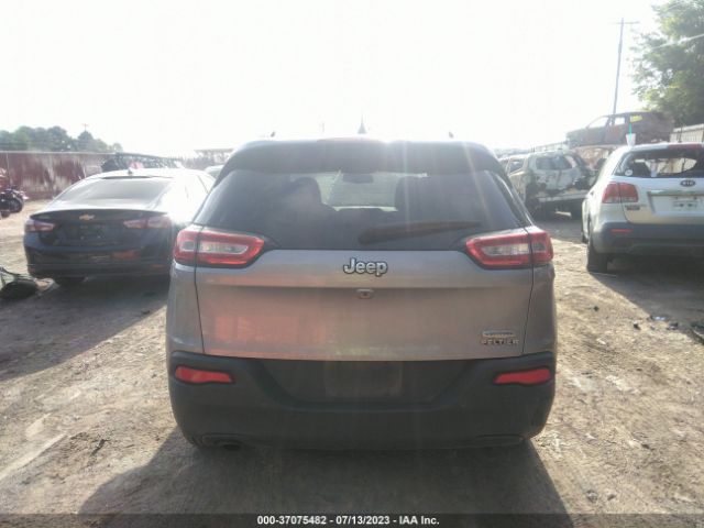 1C4PJLCB5HW593051 Jeep Cherokee Latitude