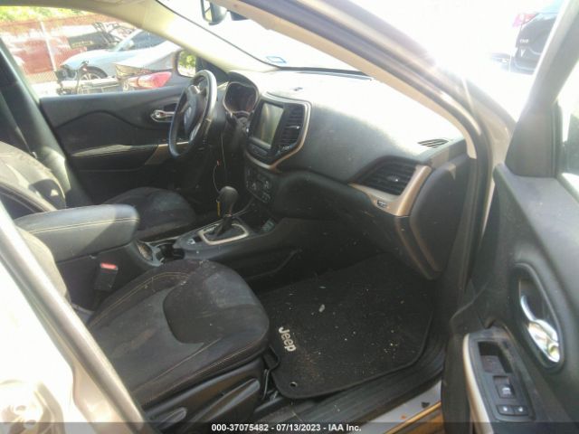 1C4PJLCB5HW593051 Jeep Cherokee Latitude