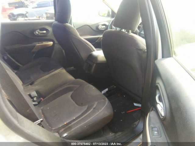1C4PJLCB5HW593051 Jeep Cherokee Latitude