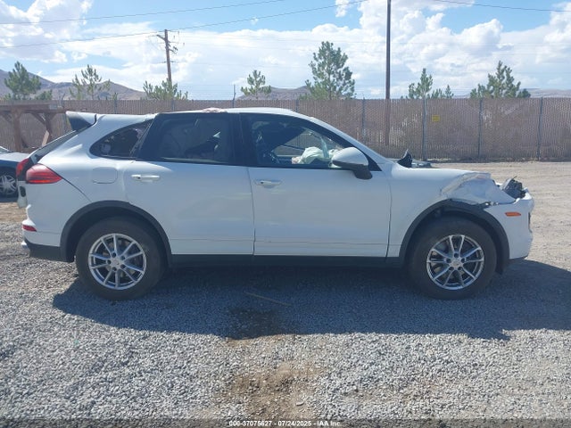 Porsche 2018 2018 WP1AA2A21JKA02809 Image 13