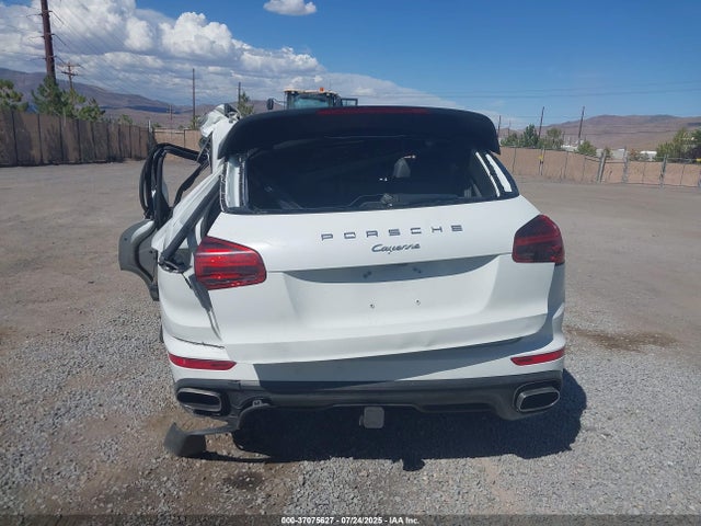 Porsche 2018 2018 WP1AA2A21JKA02809 Image 16