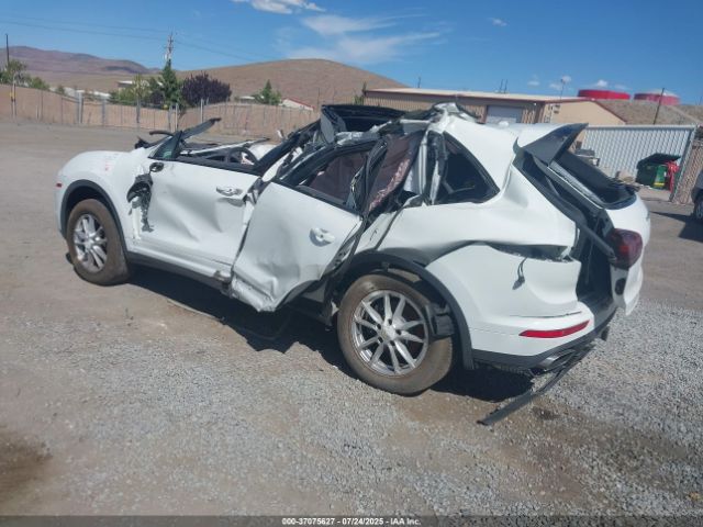 2018 PORSCHE CAYENNE WP1AA2A21JKA02809 Photo 2