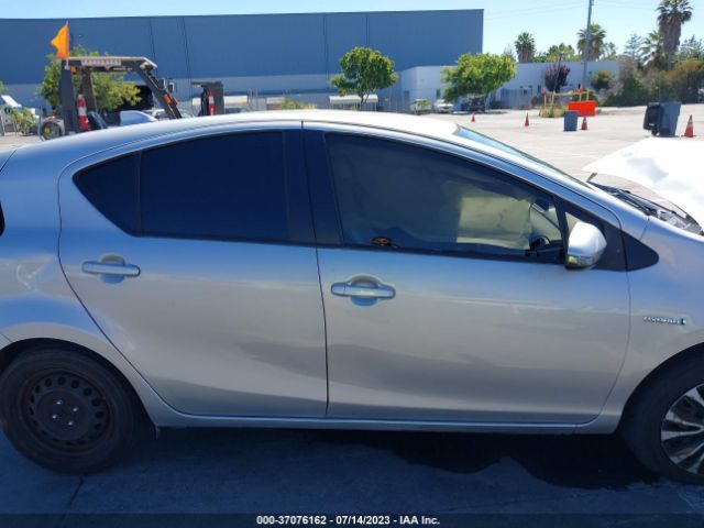 JTDKDTB30G1122559 Toyota Prius C One