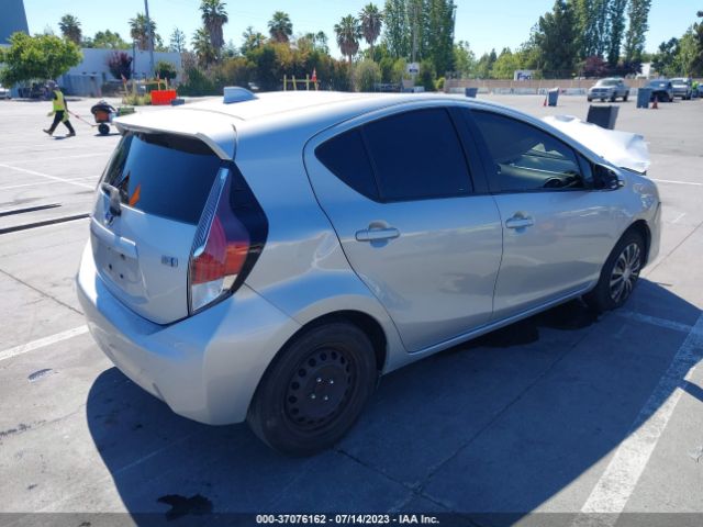 JTDKDTB30G1122559 Toyota Prius C One