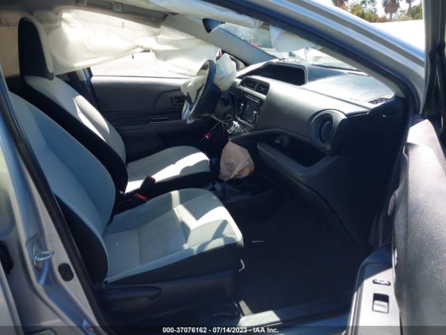 JTDKDTB30G1122559 Toyota Prius C One