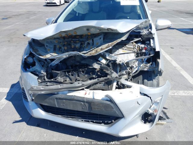 JTDKDTB30G1122559 Toyota Prius C One