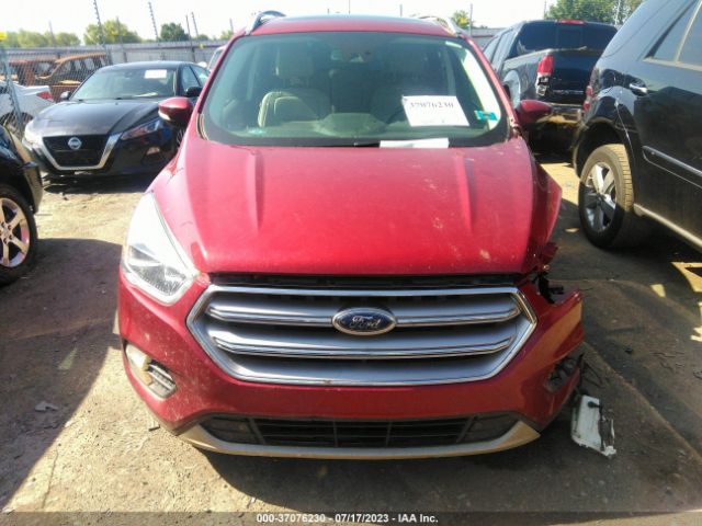 1FMCU9J90HUD04657 Ford Escape Titanium