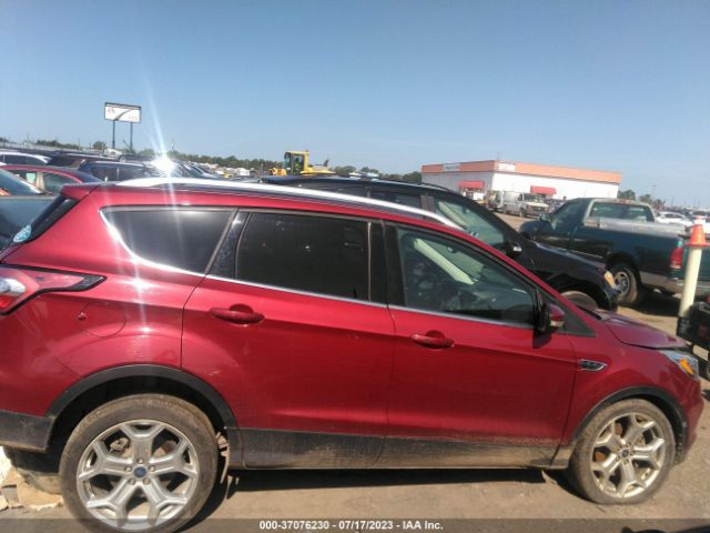 1FMCU9J90HUD04657 Ford Escape Titanium