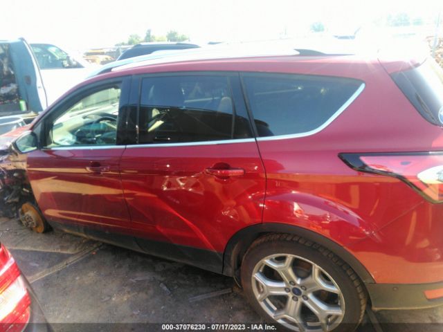 1FMCU9J90HUD04657 Ford Escape Titanium