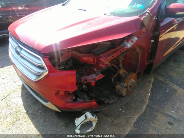 1FMCU9J90HUD04657 Ford Escape Titanium