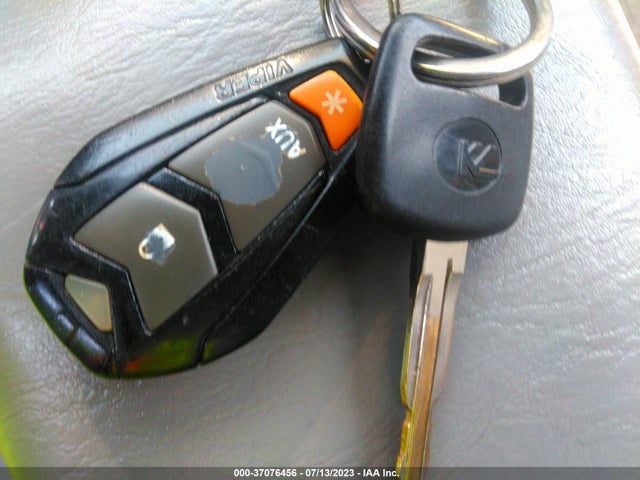 2004 TOYOTA COROLLA CE/S/LE VIN: 2T1BR32E44C318465