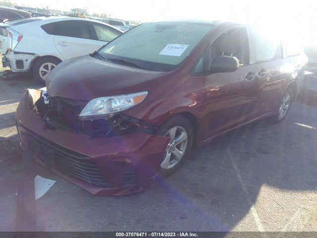 Toyota Sienna L 2018 5TDZZ3DC5JS946449 Image 2