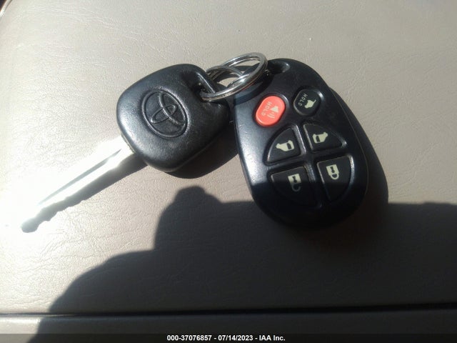 2006 TOYOTA SIENNA XLE VIN: 5TDBA22C96S074418