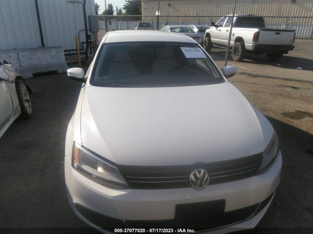 3VWLL7AJ2EM236025 Volkswagen Jetta Sedan Tdi