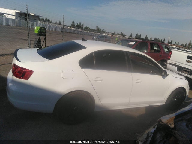 3VWLL7AJ2EM236025 Volkswagen Jetta Sedan Tdi