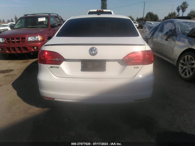 3VWLL7AJ2EM236025 Volkswagen Jetta Sedan Tdi