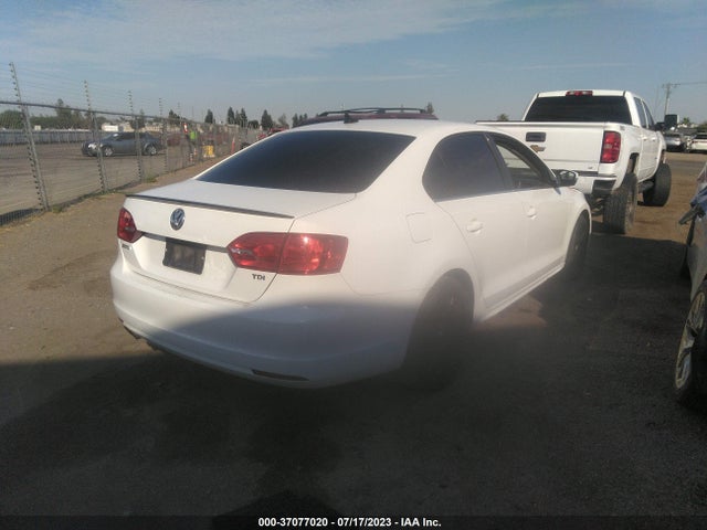 3VWLL7AJ2EM236025 Volkswagen Jetta Sedan Tdi