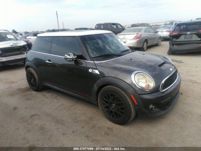 2011 MINI COOPER HARDTOP WMWSV3C55BTY11827 Photo 0