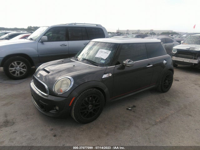2011 MINI COOPER HARDTOP WMWSV3C55BTY11827 Photo 1