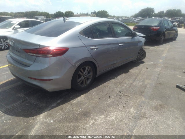 2017 HYUNDAI ELANTRA VIN: 5NPD84LF7HH061510
