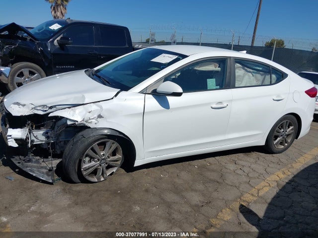 2018 HYUNDAI ELANTRA SEL VIN: 5NPD84LF7JH358332