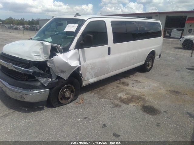 Chevrolet Express Passenger Lt 2018 1GAZGPFG8J1304438 Image 2
