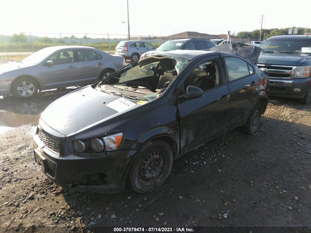 Chevrolet SONIC LS 2015 1G1JA5SH1F4114715 Image 2