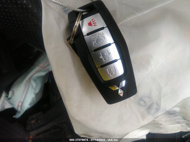 JA4J3UA89NZ011714 Mitsubishi Outlander Se