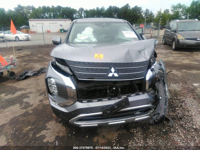 JA4J3UA89NZ011714 Mitsubishi Outlander Se