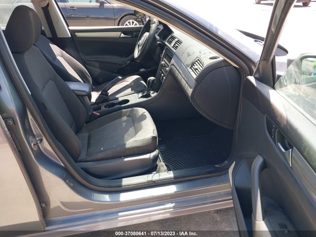 1VWAP7A32EC010937 Volkswagen PASSAT S