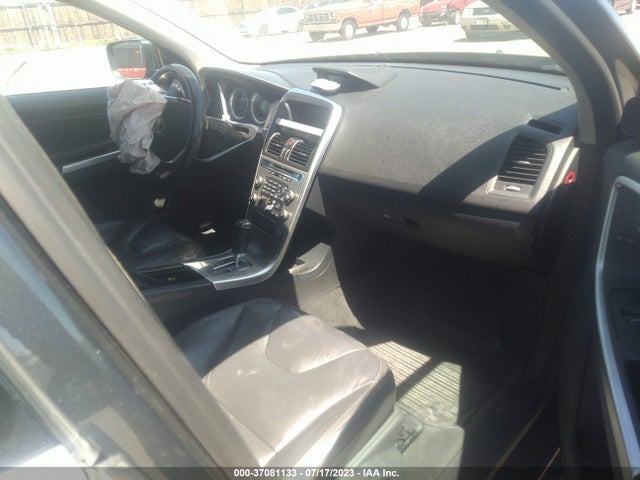 2011 VOLVO XC60 3.0T VIN: YV4902DZ9B2152889