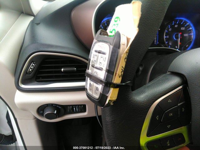 2C4RC1CGXMR585632 Chrysler Voyager Lx
